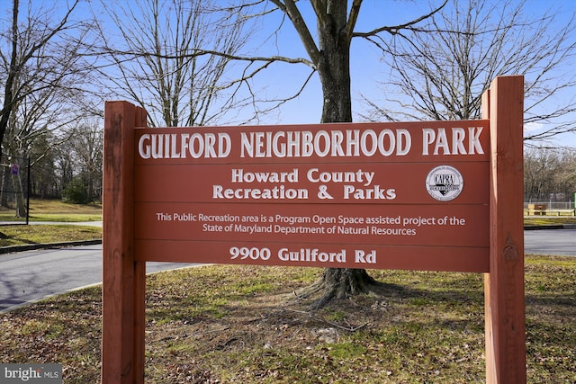 view of community / neighborhood sign