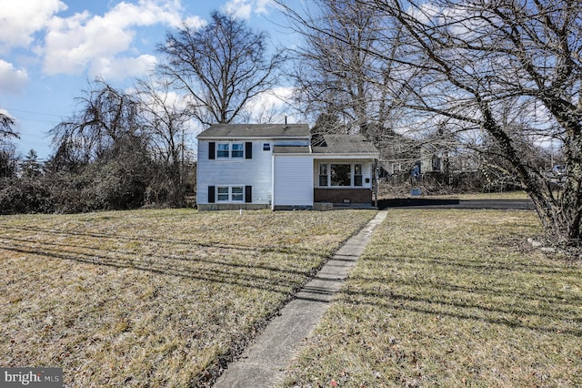 view of front of house with a front lawn