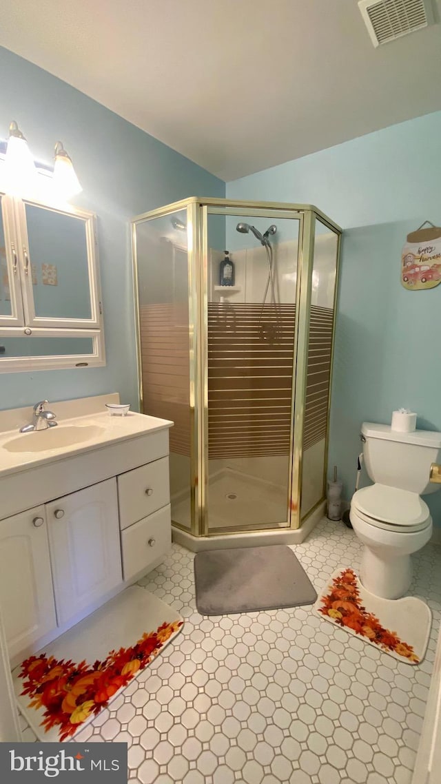 bathroom with vanity, vaulted ceiling, an enclosed shower, and toilet