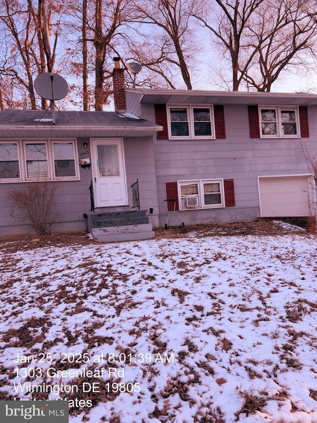 view of front facade with a garage