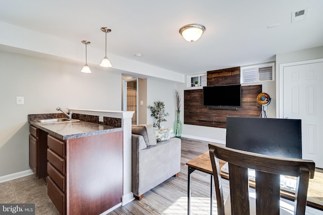 living area featuring visible vents and baseboards