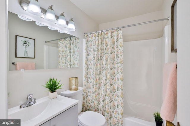 full bathroom with shower / tub combo with curtain, vanity, and toilet