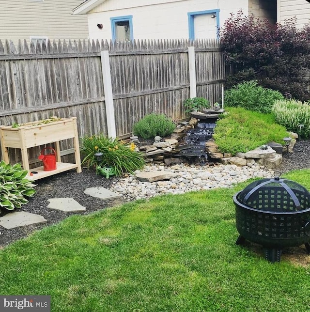 view of yard with a fire pit