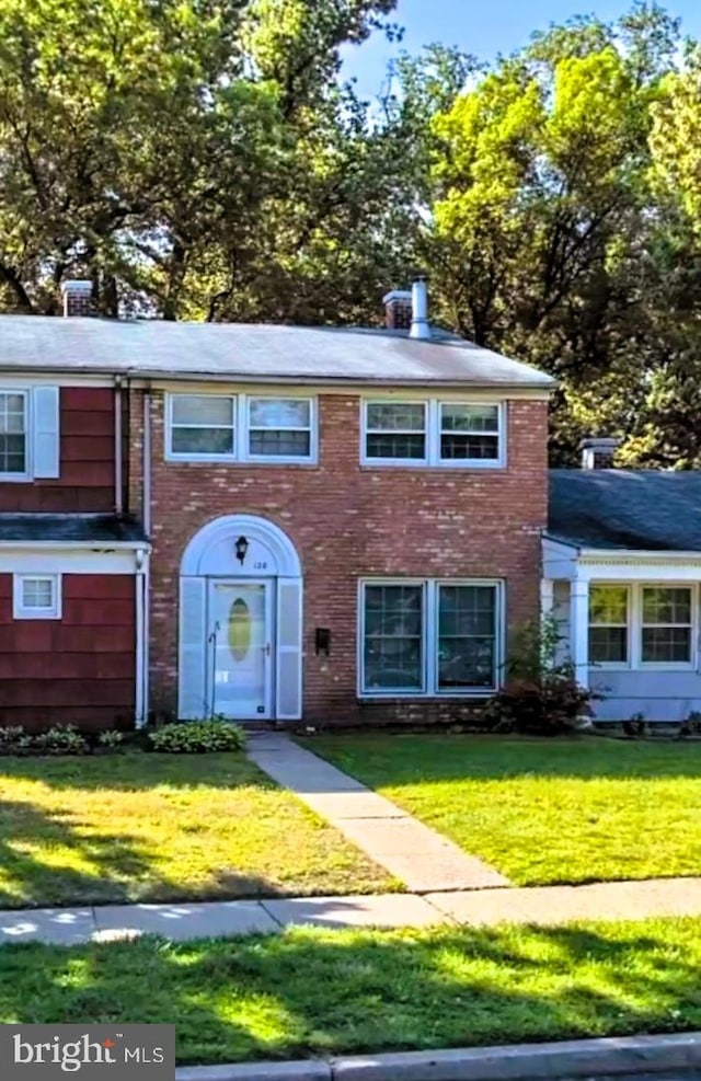 view of front of home with a front yard