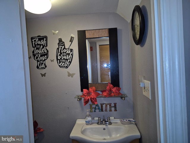 bathroom featuring sink