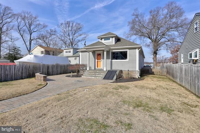 view of front facade with a front yard