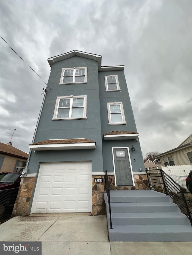 view of front facade with a garage