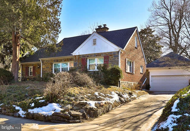 view of front of property featuring a garage