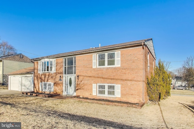 view of front of property with a front lawn