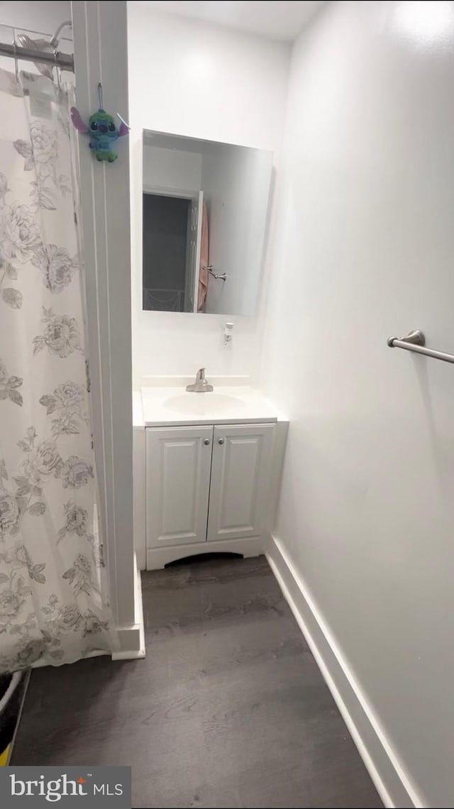 bathroom featuring vanity and a shower with curtain