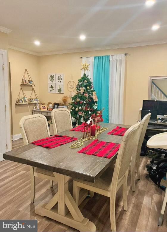 dining area featuring crown molding and hardwood / wood-style floors