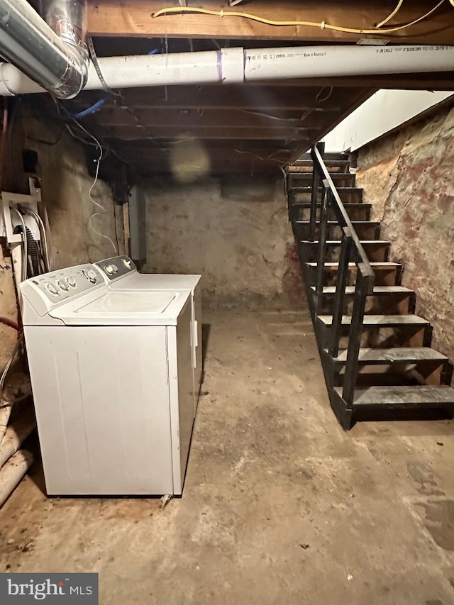 basement featuring washing machine and clothes dryer