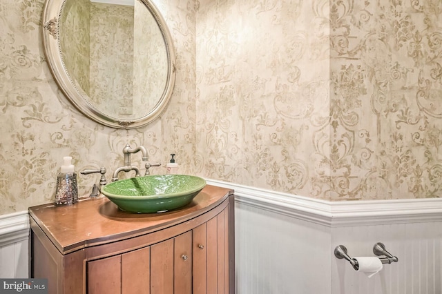 bathroom with vanity