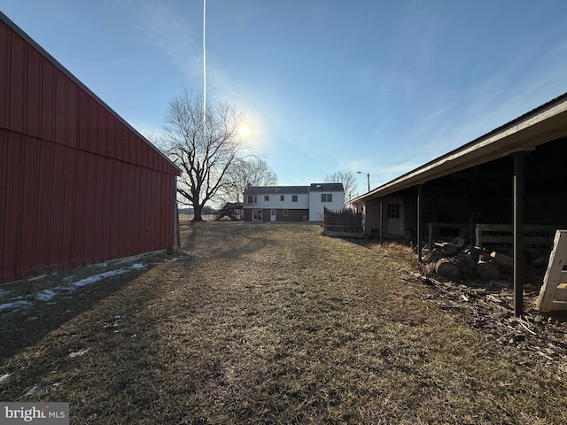 view of yard with an outdoor structure