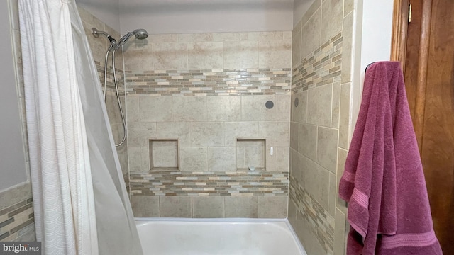 bathroom with shower / bath combo