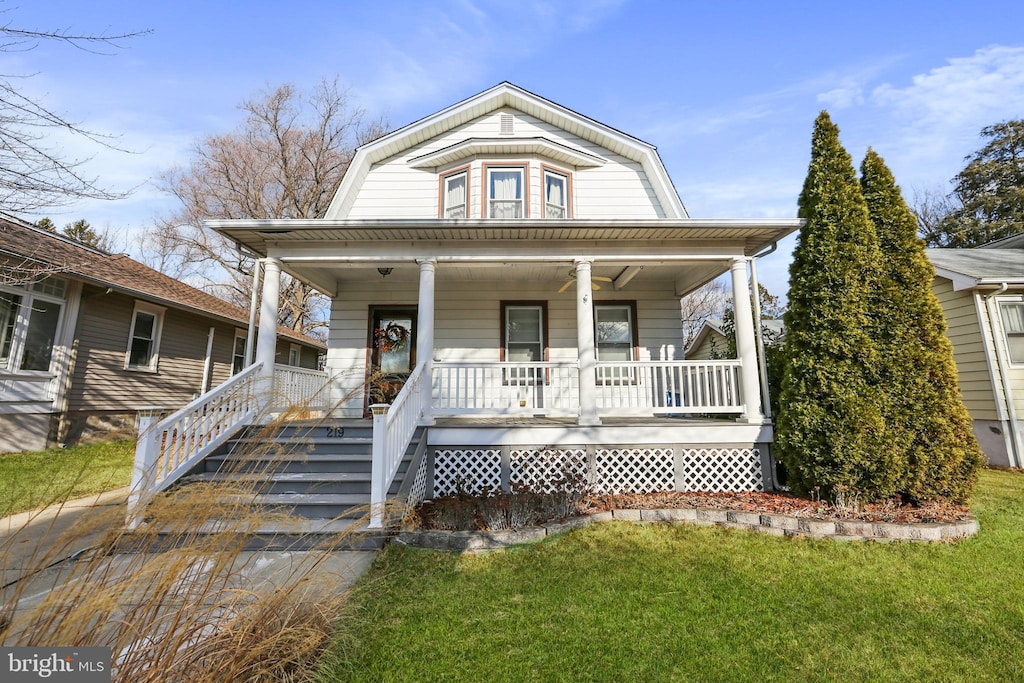 bungalow featuring a front lawn and a porch