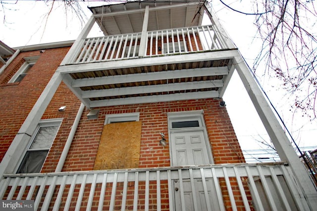 exterior space featuring a balcony