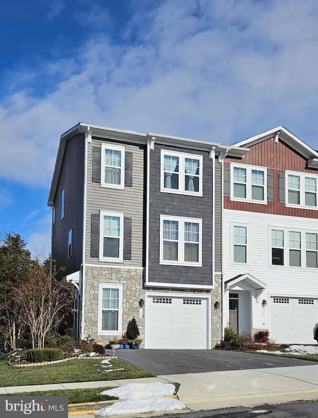 townhome / multi-family property featuring a garage