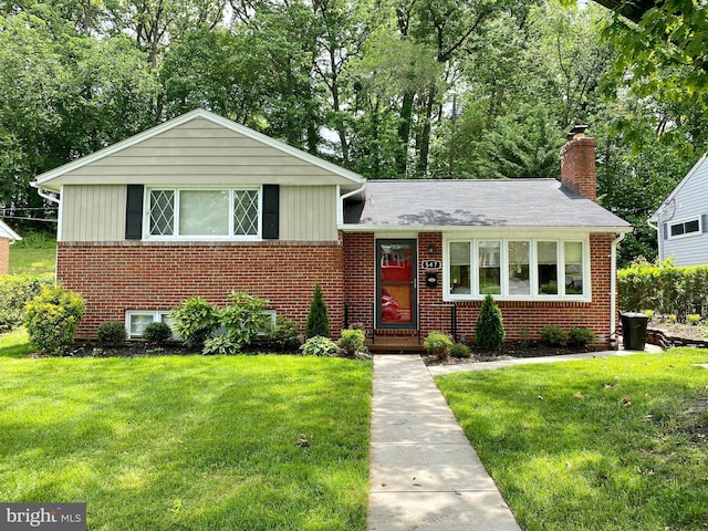 tri-level home with a front lawn