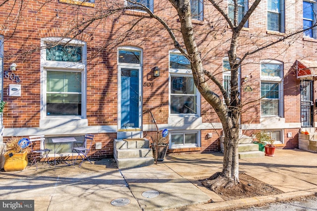 view of front of property with a patio