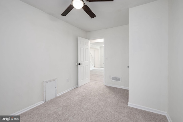 unfurnished room featuring ceiling fan and light colored carpet