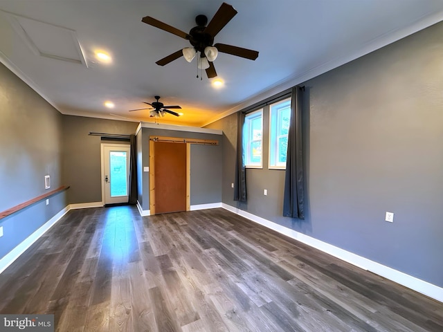 interior space with crown molding, wood-type flooring, a barn door, and ceiling fan