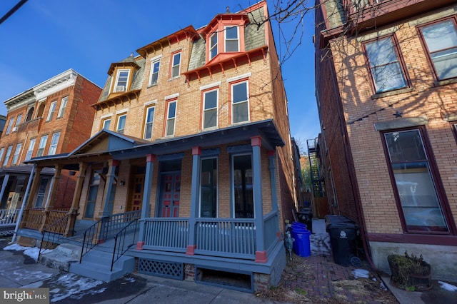 view of front of house featuring a porch