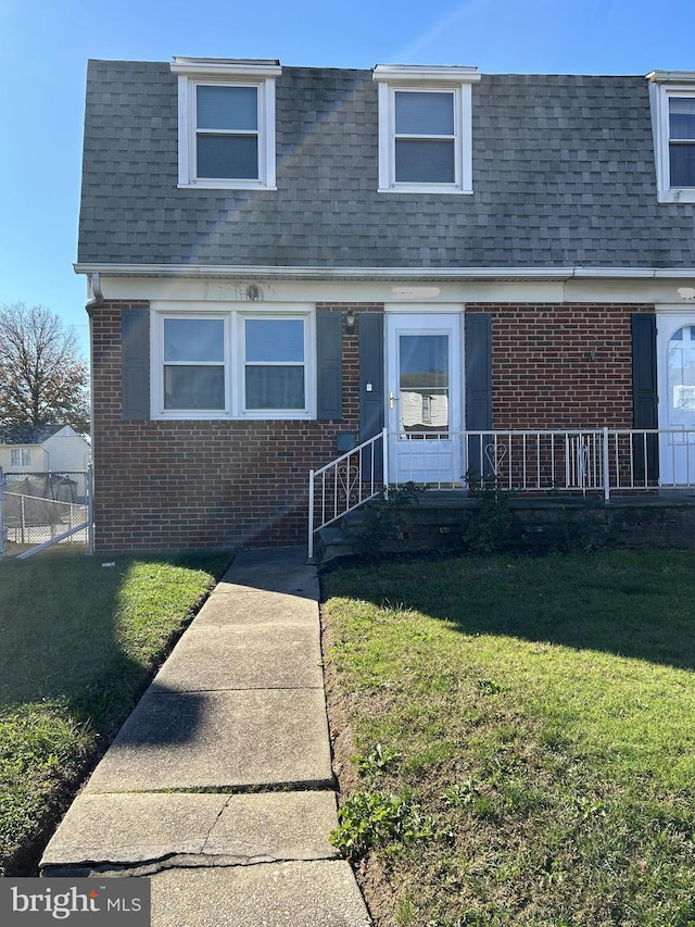 view of front of home with a front lawn