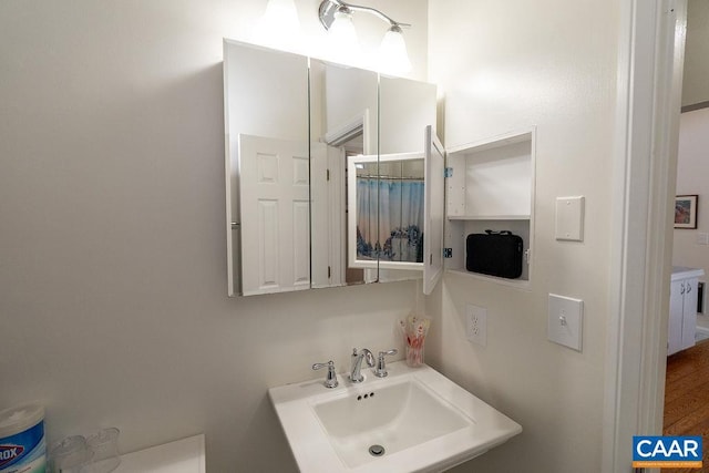 bathroom featuring sink