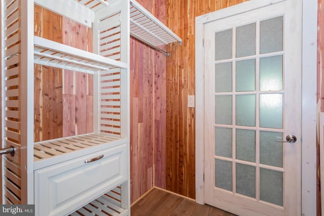 spacious closet with hardwood / wood-style floors