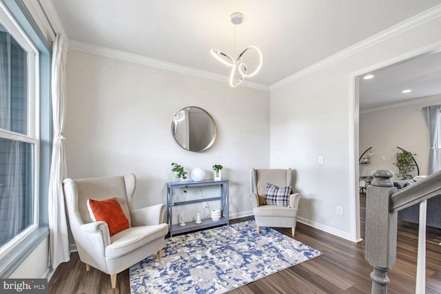 living area with dark wood-type flooring, crown molding, and a notable chandelier