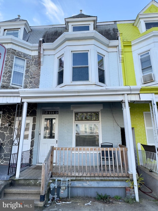 view of front facade with a porch