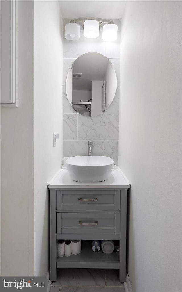 bathroom with vanity and decorative backsplash