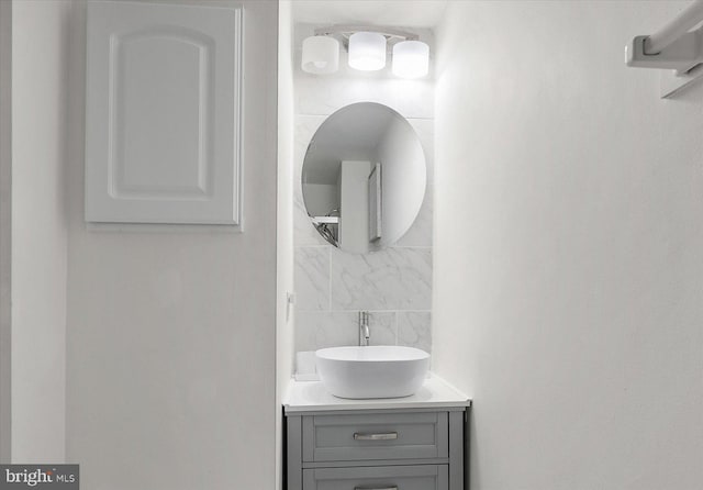 bathroom with vanity and tasteful backsplash