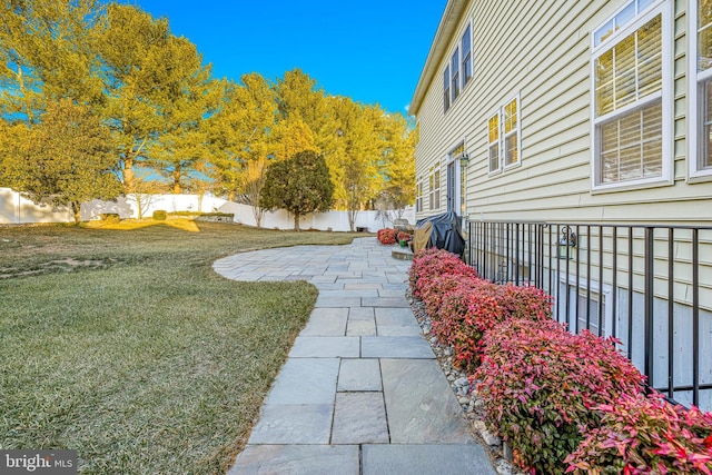 view of yard with a patio