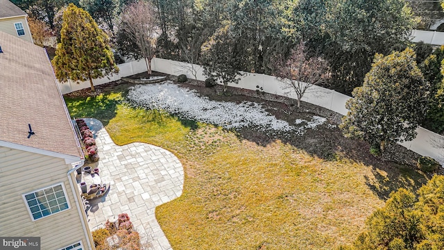 view of yard featuring a patio area