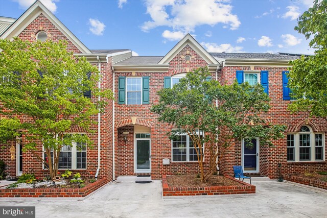 6119 Madison Crest Ct, Falls Church, VA 22041 - multi unit property with a patio area