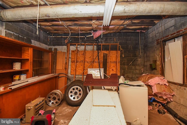 basement featuring washer / clothes dryer