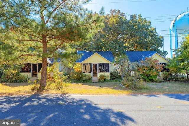 view of front of property featuring a sunroom