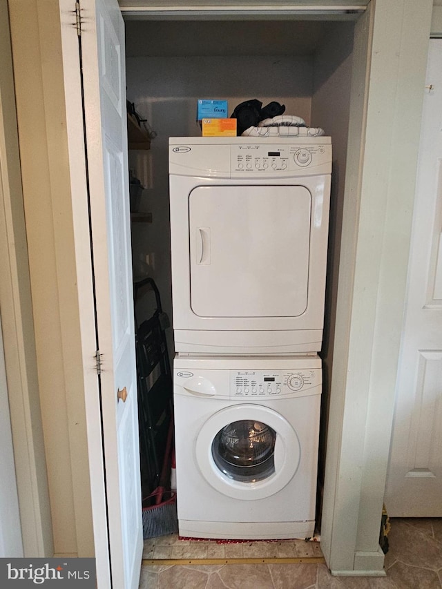 laundry area with laundry area and stacked washer / dryer