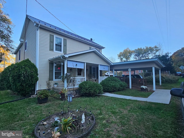 view of front of house with covered porch and a front lawn