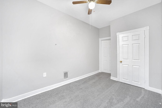 carpeted spare room featuring ceiling fan