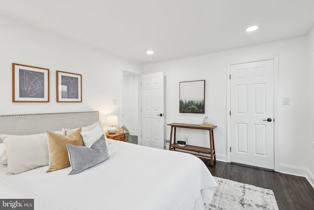 bedroom featuring dark wood-style floors, recessed lighting, and baseboards