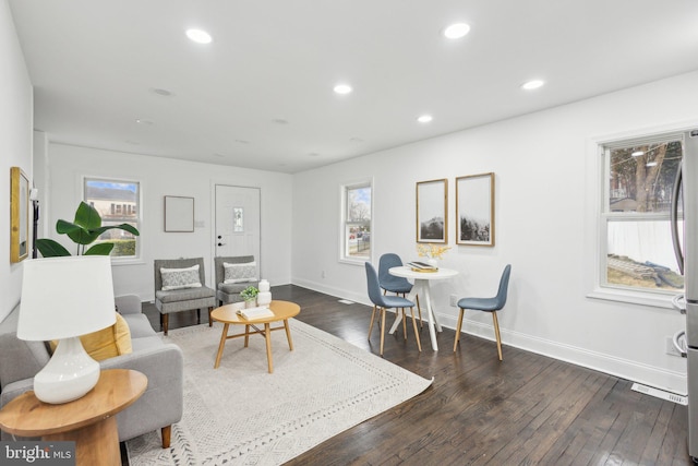 living area with hardwood / wood-style flooring, baseboards, and recessed lighting