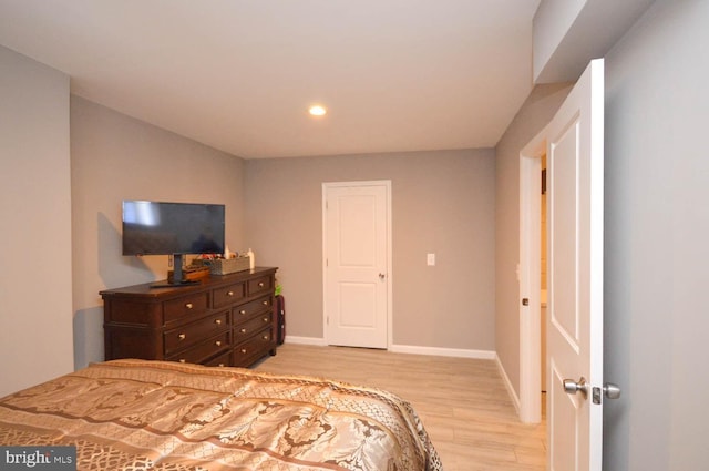 bedroom with recessed lighting, light wood-type flooring, and baseboards