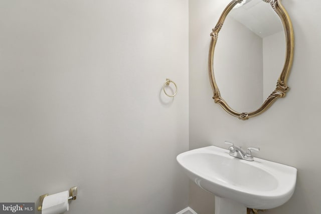 bathroom featuring sink