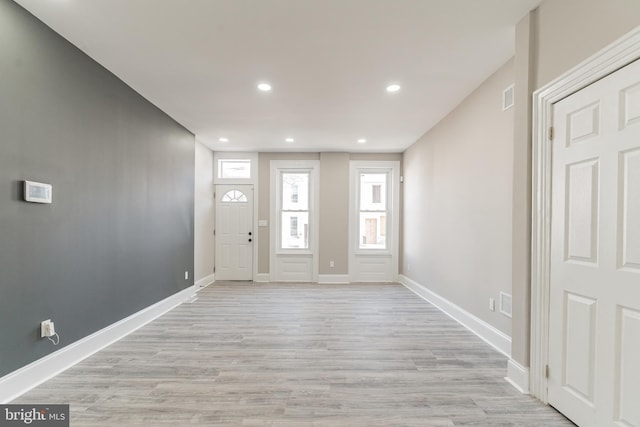 foyer featuring light wood-style floors, recessed lighting, visible vents, and baseboards