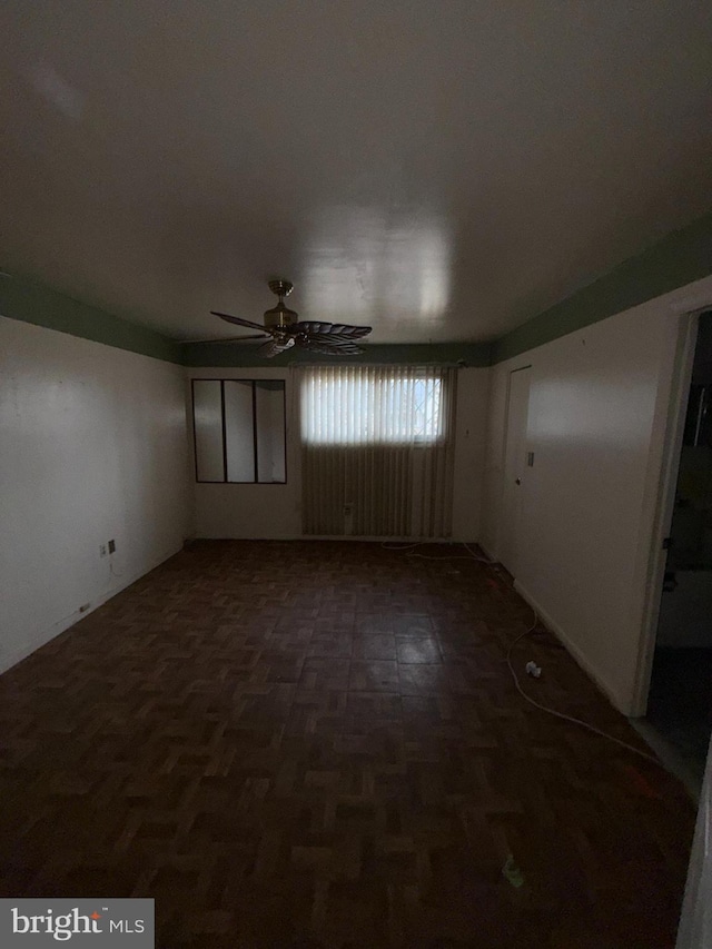 empty room with ceiling fan