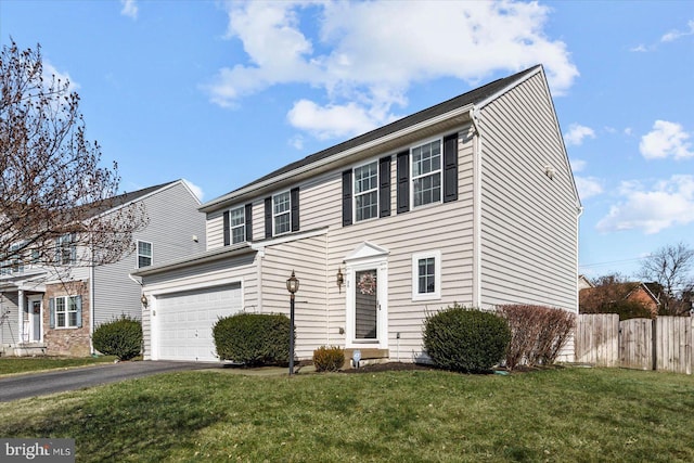 view of front of home featuring a front yard