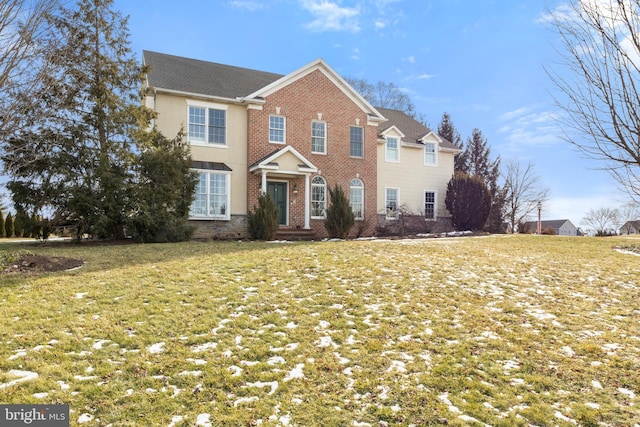 view of front of home featuring a front lawn